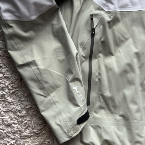 [BRAND NEW] Arc’teryx Women’s Sentinel Jacket - Picture 5 of 9